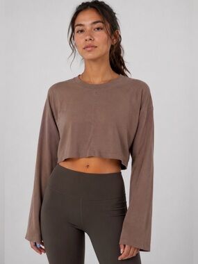Lululemon • Bell Sleeves • 6 • Crop